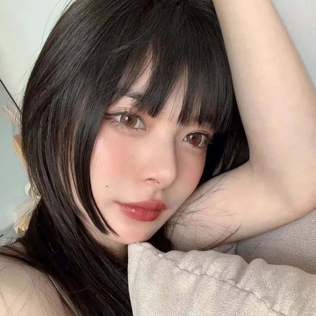 热裤荡女